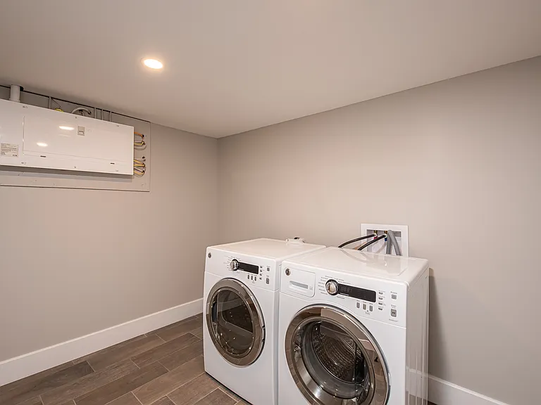 3222 Peter St #1 — Photo 3