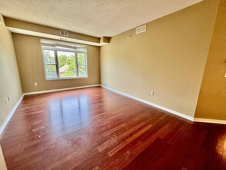 619 8th St SE #309 — Photo 12