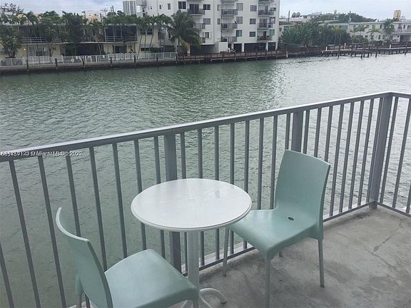 3rd image of 8035 Crespi Blvd #14