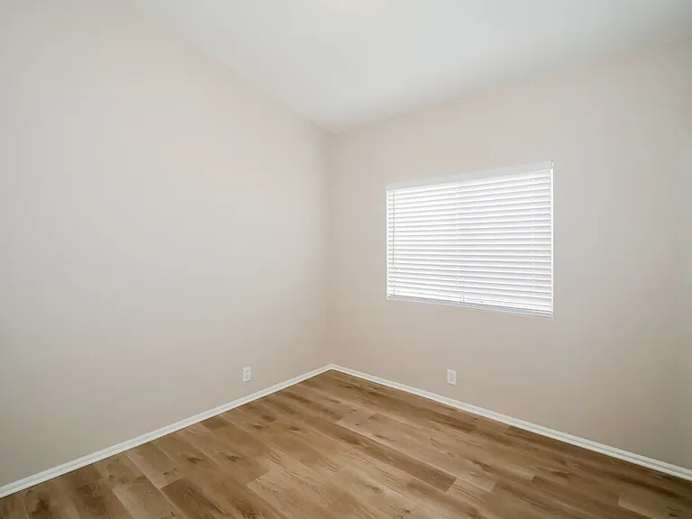 1069 W Glenmere Dr — Photo 13