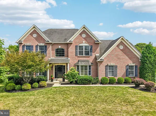 915 Noahs Cir, Warrington, PA 18976
