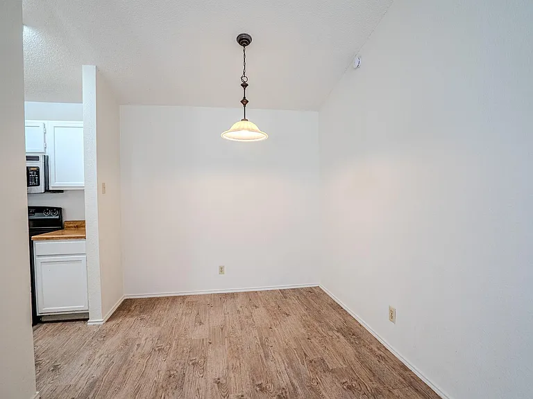 517 Cutty Trl #B — Photo 5