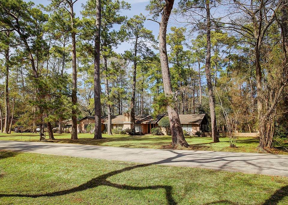 1st image of 4 Oaklawn Dr