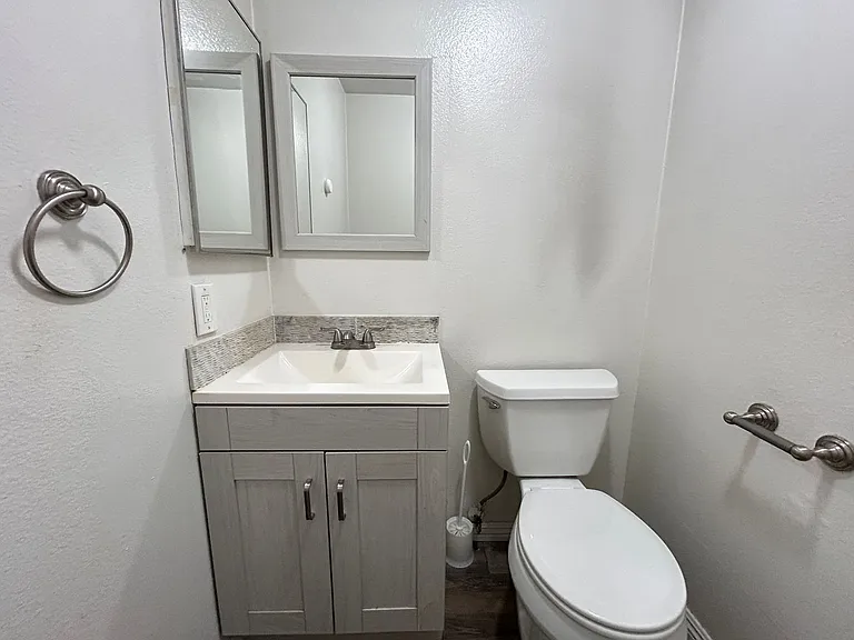 141 N Fonda St — Photo 20