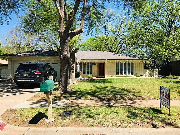 2nd image of 1813 Galahad Ln
