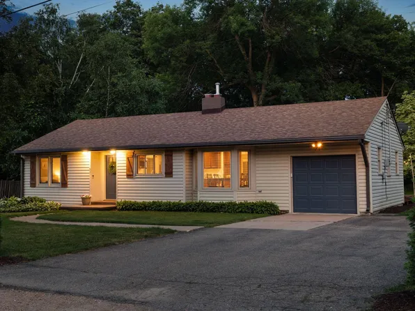 2476 Dunwoody Ave, Wayzata, MN 55391