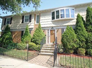 3 Taunton St, Staten Island, NY 10306