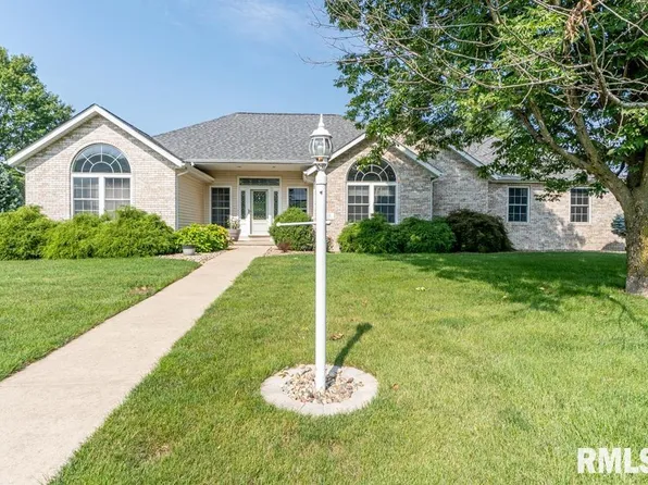 11 Linden Ct, Morton, IL 61550