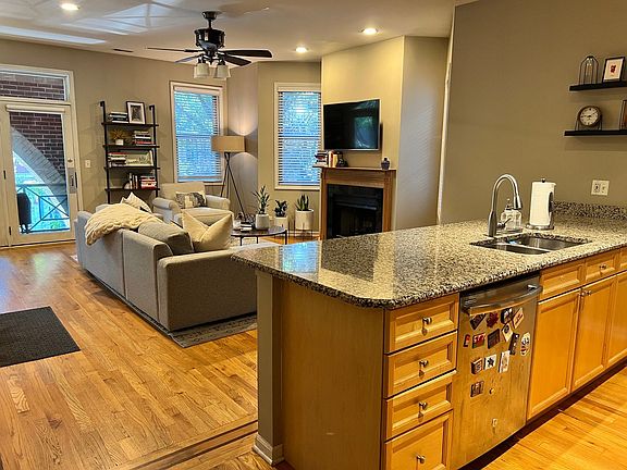 4th image of 4118 N Kenmore Ave APT 2S