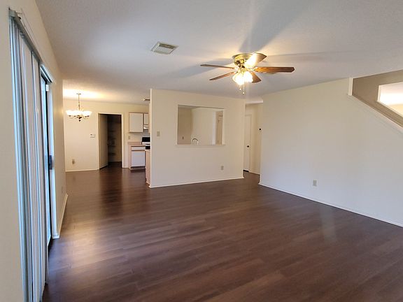 3rd image of 8127 Stagwood Hill
