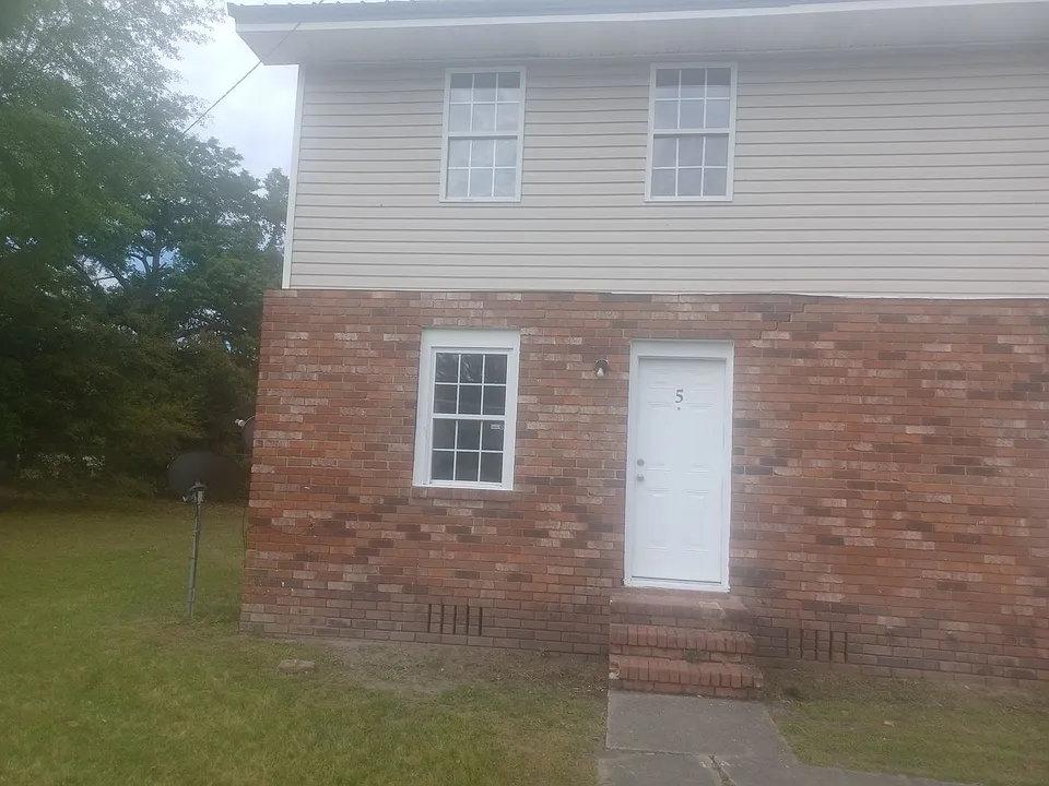 100 Hall St