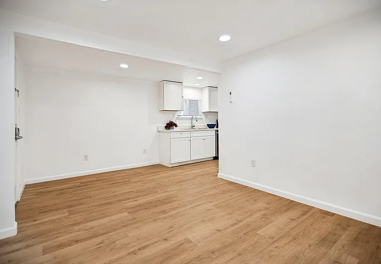 905 W Abram St #5 — Photo 3