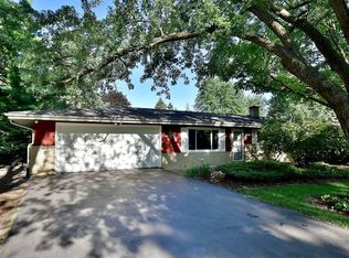 6725 Tennessee Ave, Darien, IL 60561