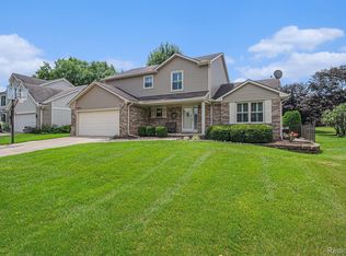 1997 Huntingdon Dr, Wixom, MI 48393