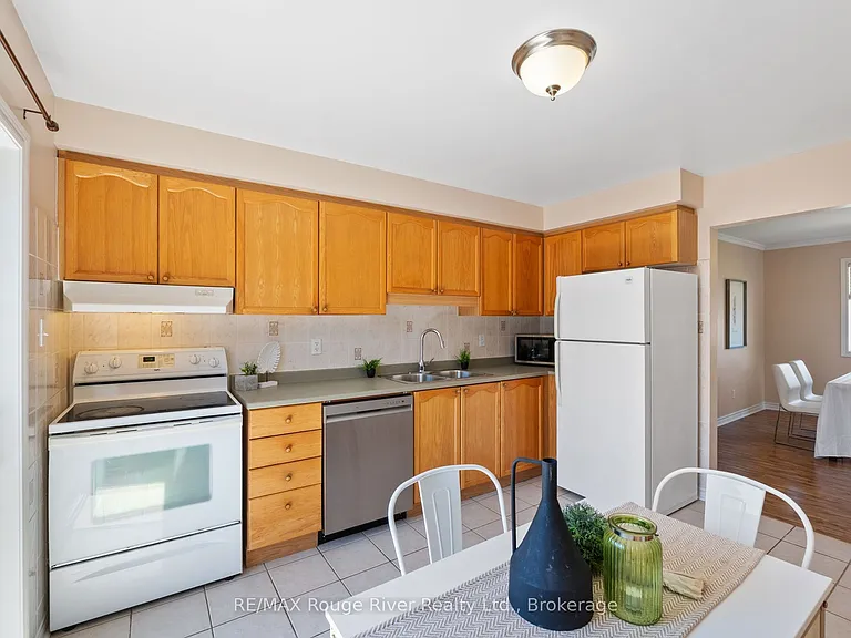 795 Munson Cres — Photo 14