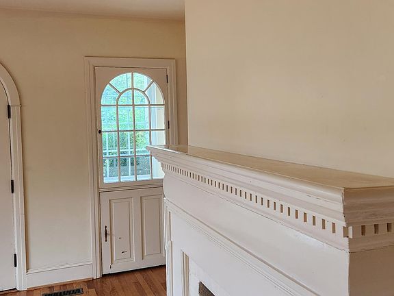 4th image of 1302 N Coalter St