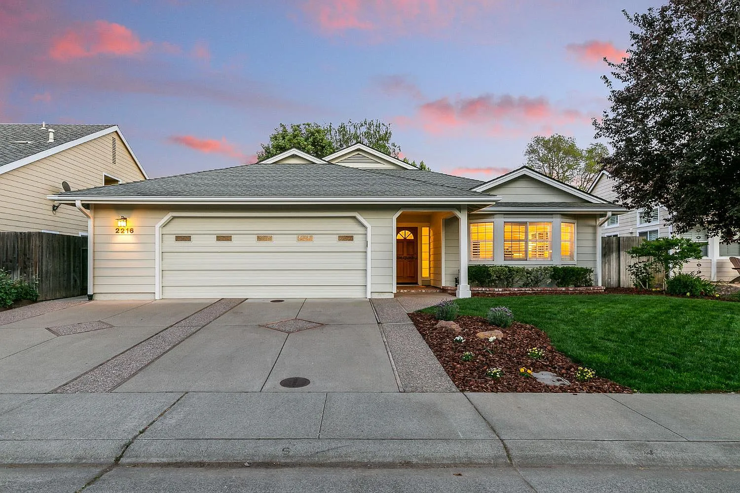 2216 La Mesa Ct photo 1