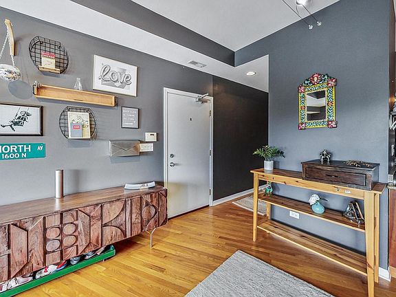 3rd image of 1621 W North Ave APT 4W