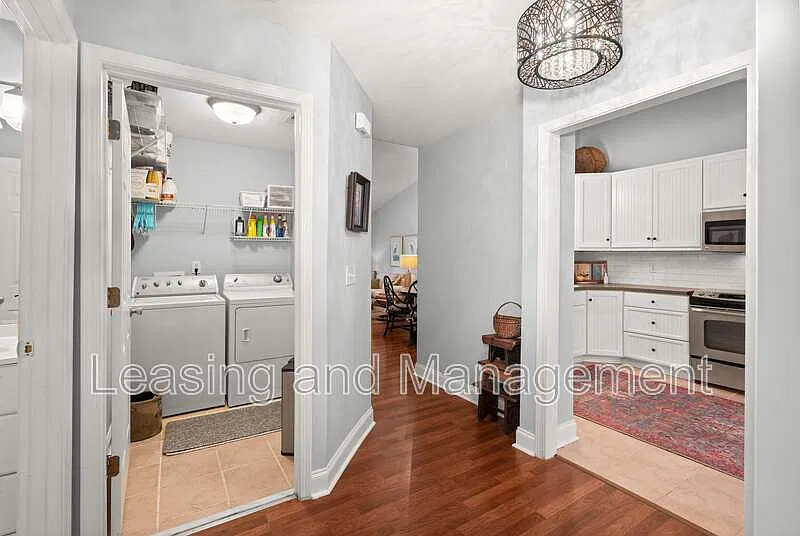 2 bed, 2.0 bath, 1200 sqft, $2,100 — Photo 3