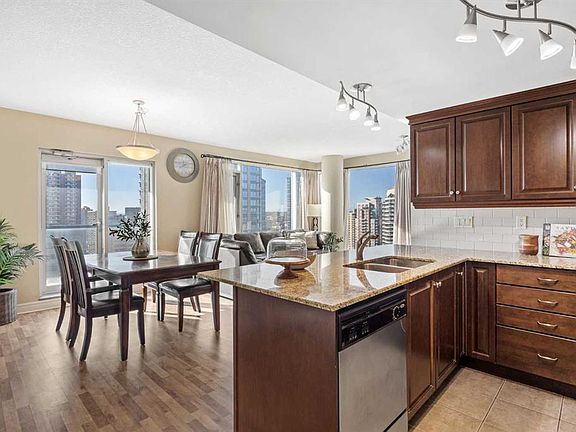 2nd image of 910 S 5th Ave SW #2308