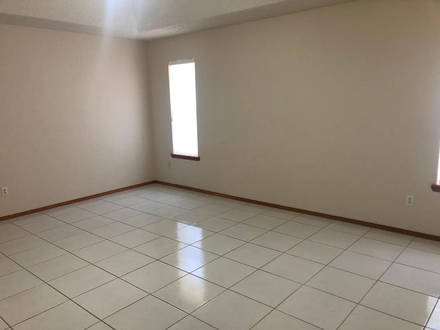 3 bed, 2145 sqft, $1,950 — Photo 3