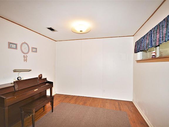 5th image of 929 24th Ave N