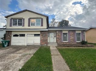 3889 Chriswood Ln, Harvey, LA 70058