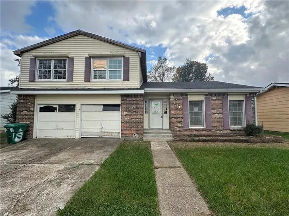 3889 Chriswood Ln, Harvey, LA 70058