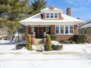 25 N Worth Ave, Elgin, IL 60123