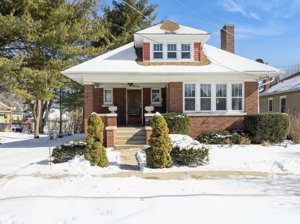 25 N Worth Ave, Elgin, IL 60123