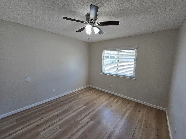 5640 Birchmont Dr #C — Photo 22
