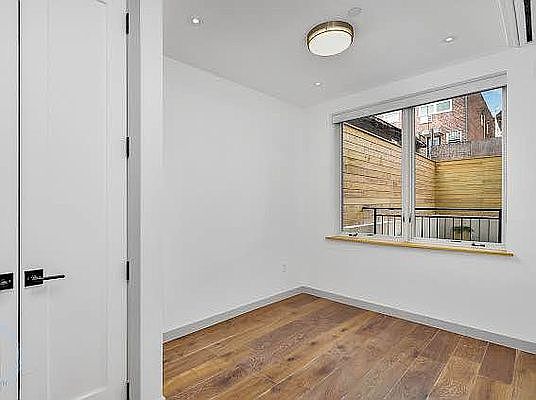4th image of 729 E 32nd St #1