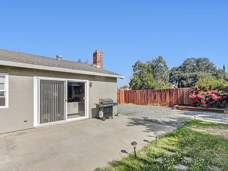 7001 Lynnetree Way — Photo 36