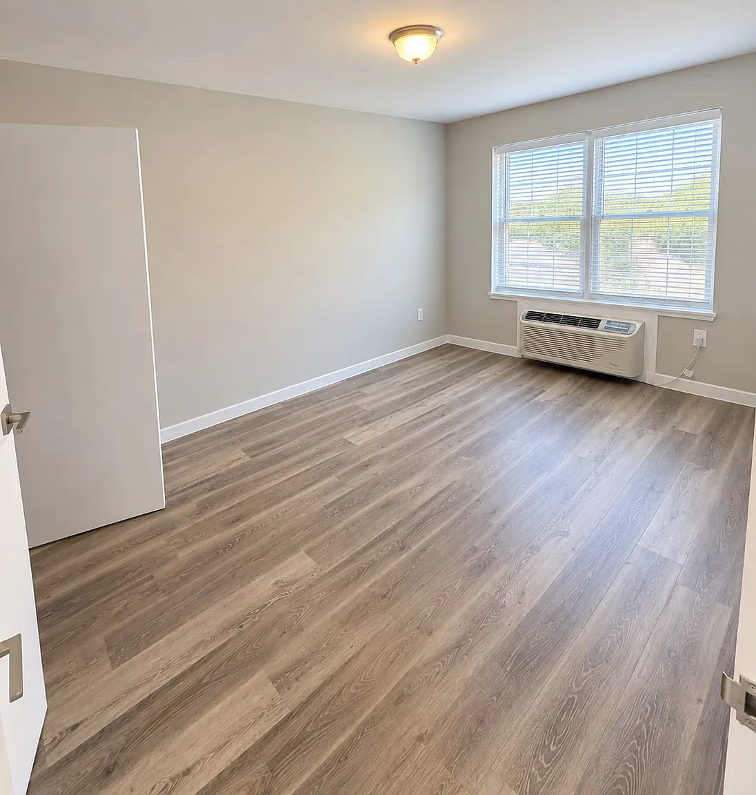 1 bed, $1,718 — Photo 4