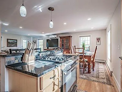 16 Norman St — Photo 8