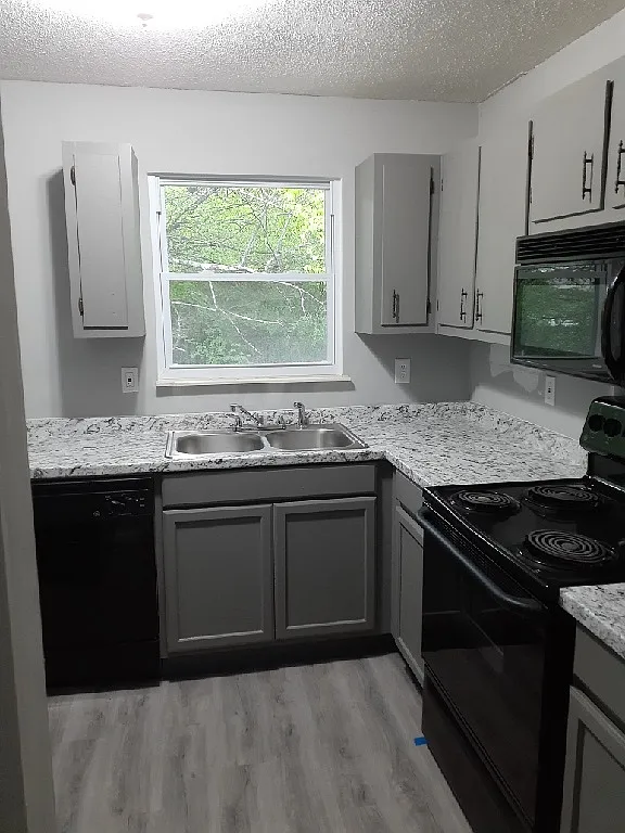 3 bed, 1.5 bath, 1008 sqft, $1,795 — Photo 3