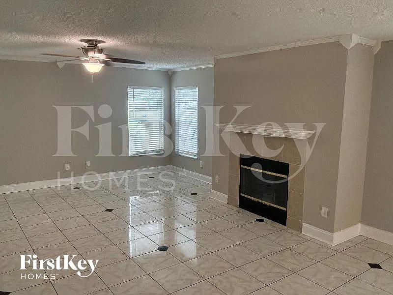 6 bed, 4.0 bath, 3530 sqft, $3,435 — Photo 4