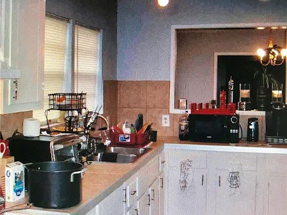 5th image of 807 Hartsdale Dr
