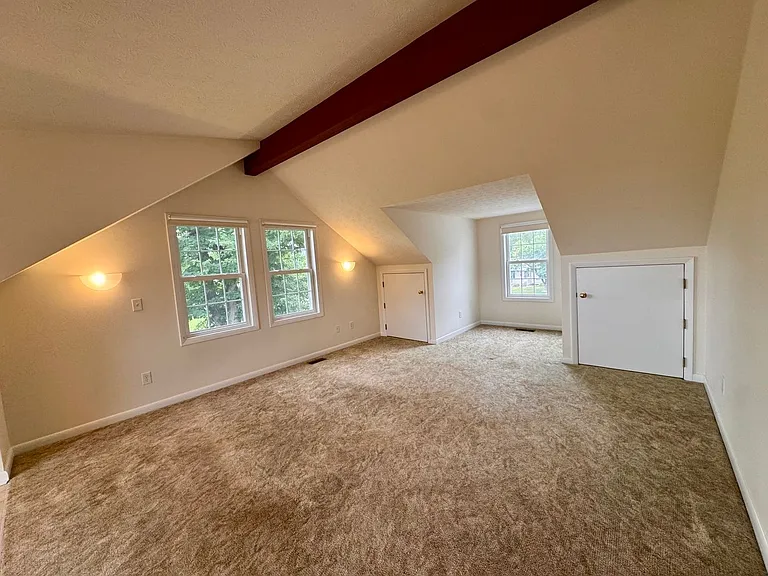 506 E Riverside Dr — Photo 23