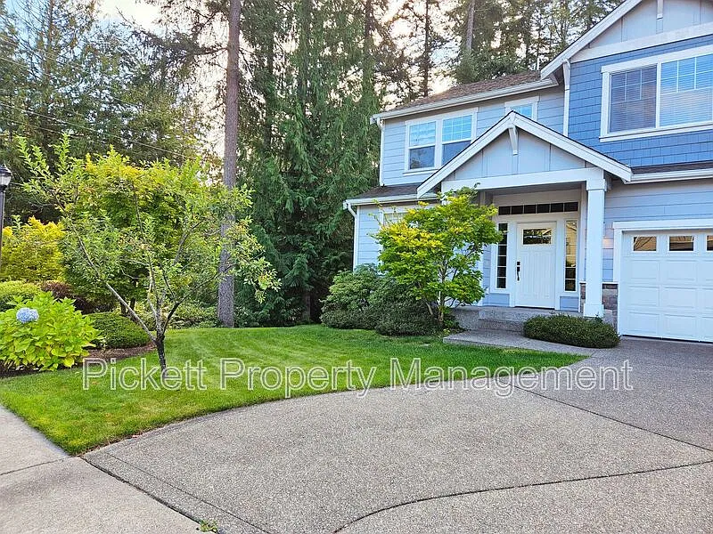 4 bed, 2.5 bath, 2706 sqft, $3,300 — Photo 2