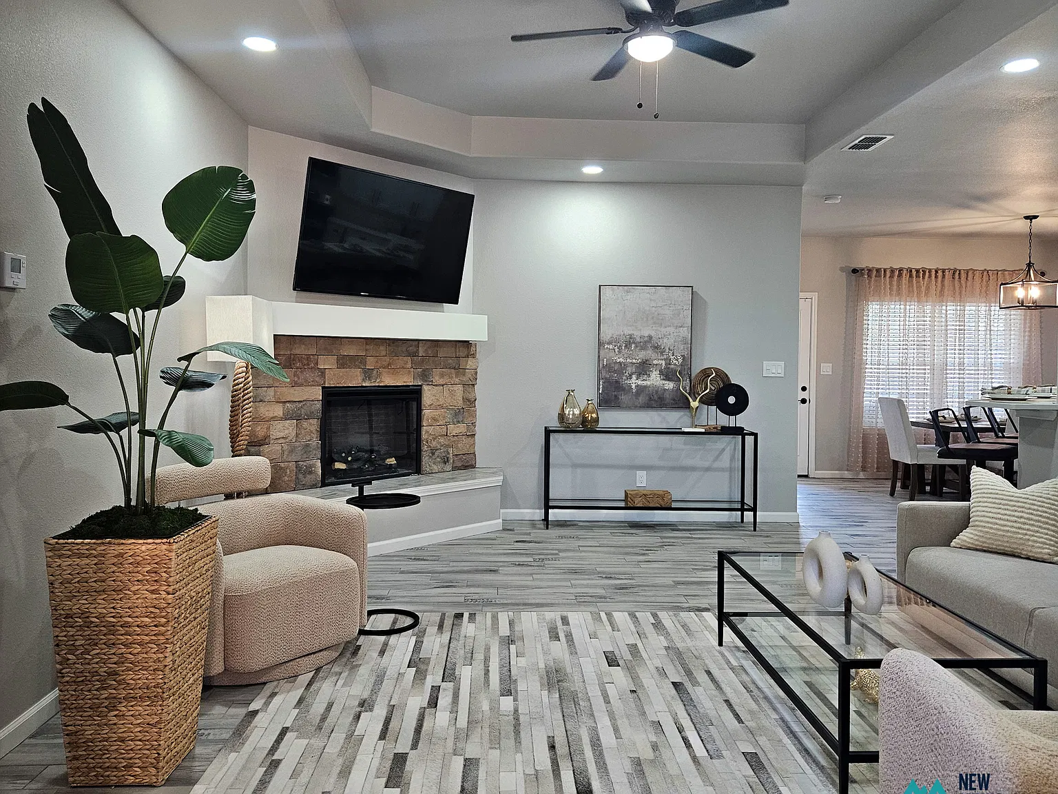 3 bed, 1560 sqft, $4,920 — Photo 2