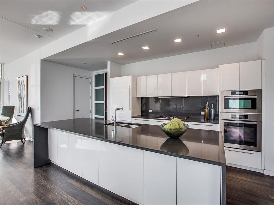1st image of 1918 Olive St #202C