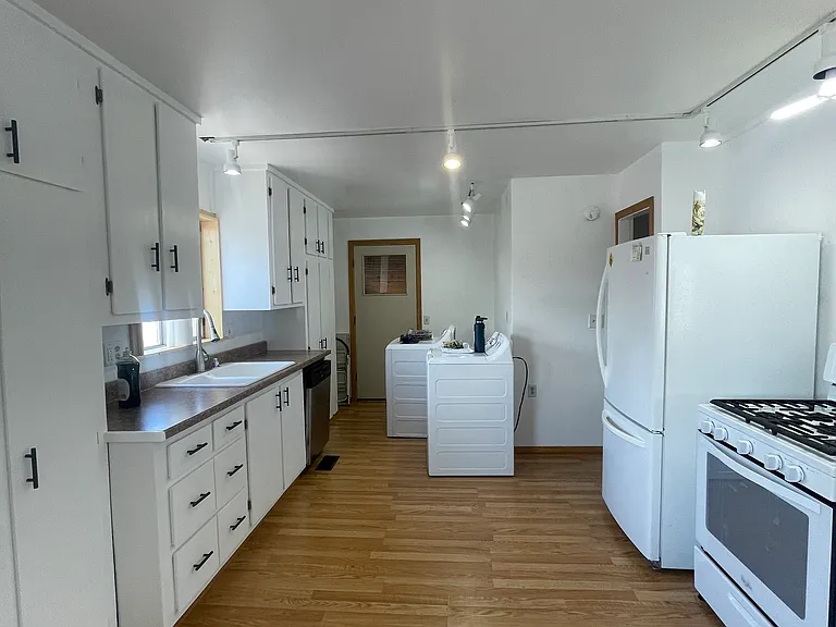 450 Amoretti St — Photo 7