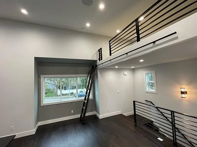 2074 Market St — Photo 9