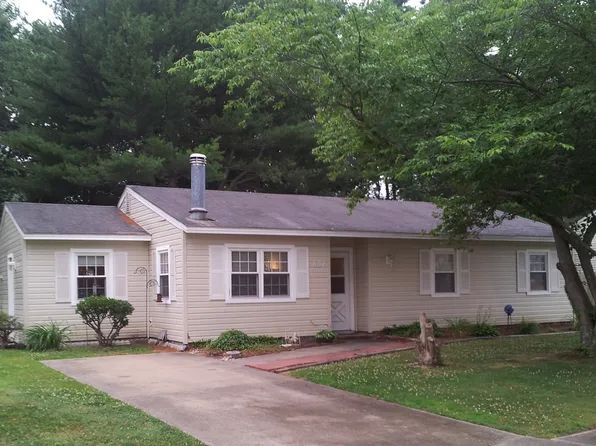 831 Arondale Cres, Chesapeake, VA 23320