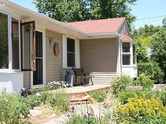 3rd image of 2401 Harmony Dr