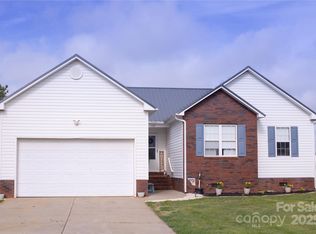 108 Windrow Ln, Statesville, NC 28625