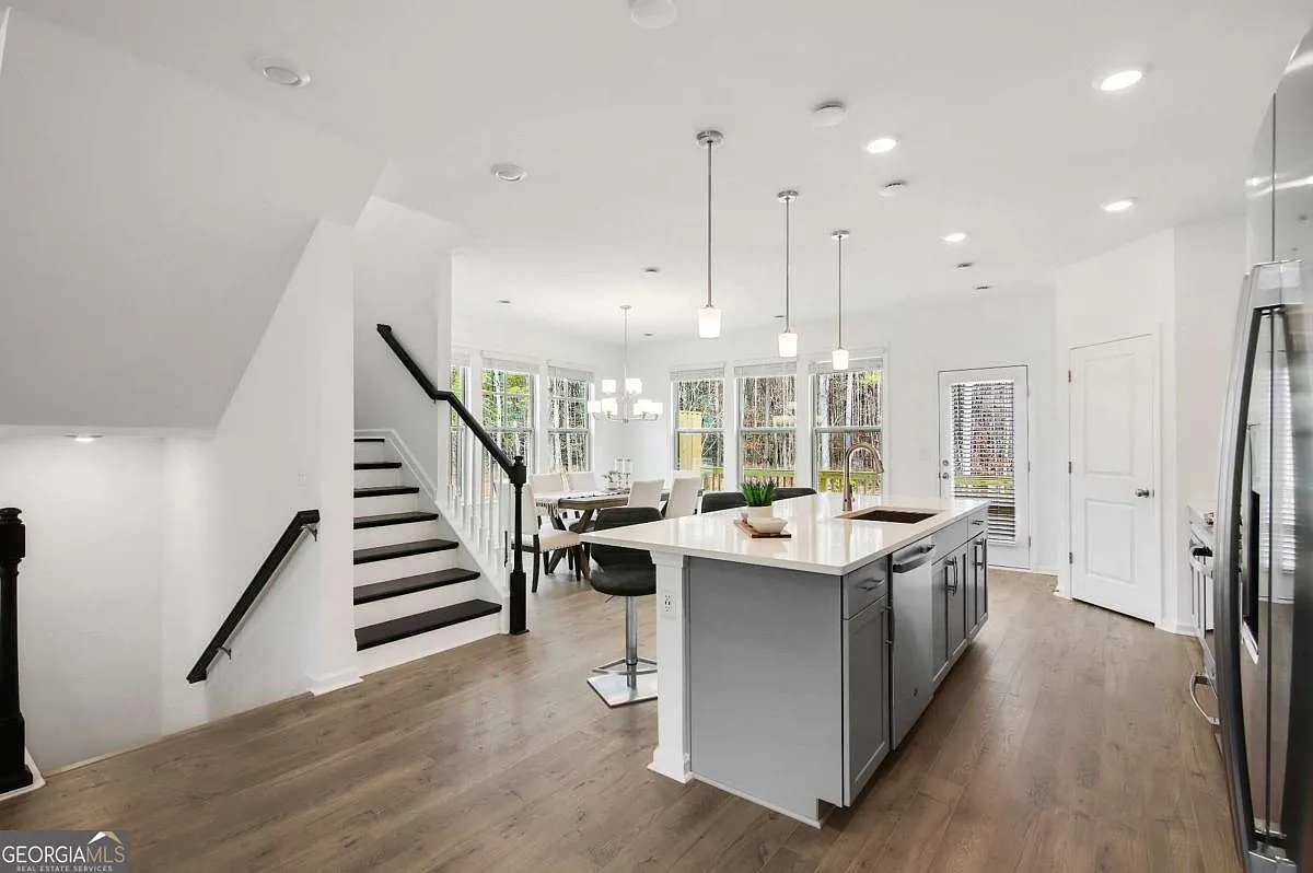 4 bed, 3.5 bath, 2430 sqft, $3,195 — Photo 2
