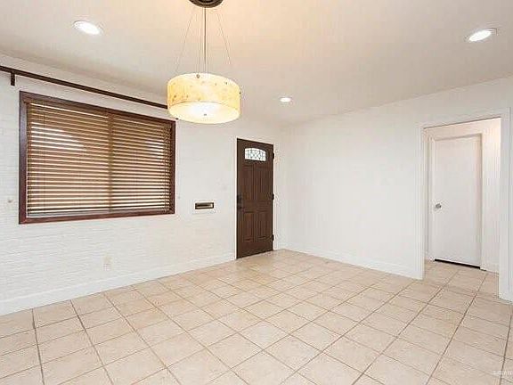 4th image of 608 W Jonquil Ave