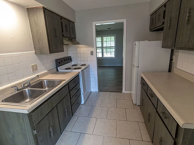 2904 Leeway Dr #B — Photo 6